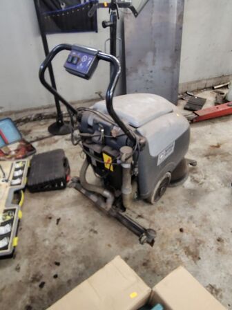 Gulvvaskemaskine.  NILFISK BA410