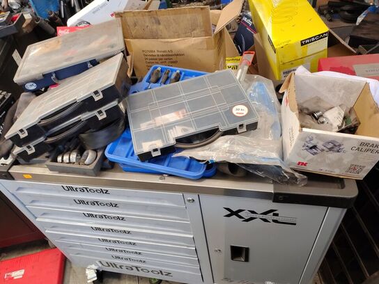 Værkstedsvogn med værktøj.