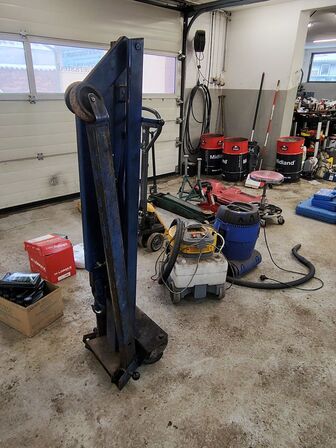 Hydraulisk værkstedskran