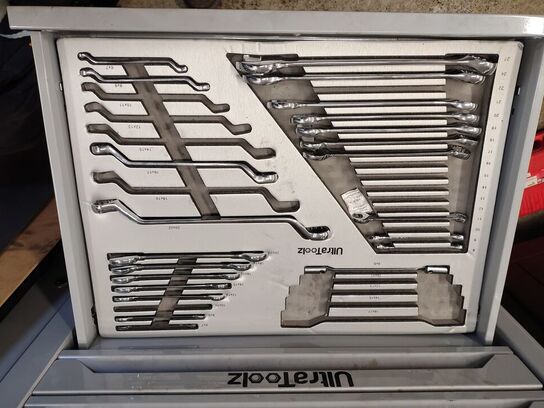 Værkstedsvogn med værktøj.