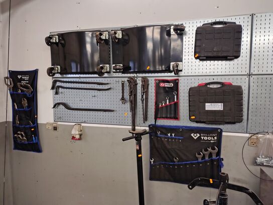 Stativer og værktøj.