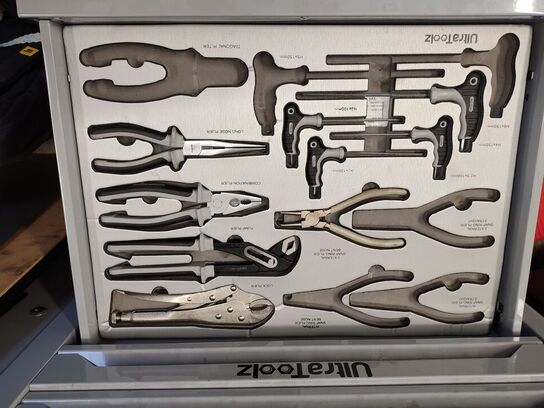 Værkstedsvogn med værktøj.