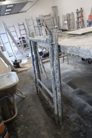 Stilladsbukke med 2 stk. stilladsdæk