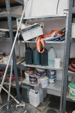 6 fag lagerreoler med div. Værktøj og varelager