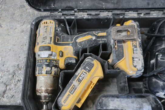 Akku bore/skruemaskine DEWALT DCD790 med 2 stk. batterier og lader
