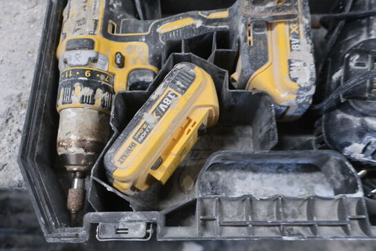 Akku bore/skruemaskine DEWALT DCD790 med 2 stk. batterier og lader