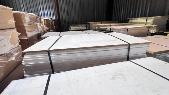 1 pl. hylder og låger, vælg selv mellem de paller der er tilbage