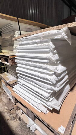 1 pl. hylder og låger, vælg selv mellem de paller der er tilbage