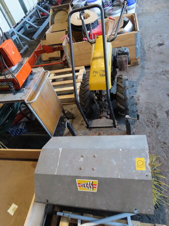 Redskabsbærer med kost, TEXAS PRO-TRAC 700