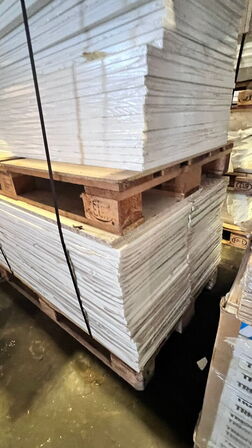 1 pl. hylder og låger, vælg selv mellem de paller der er tilbage