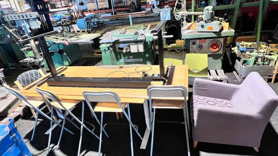 2 stk. hævesænkeborde med div. stole