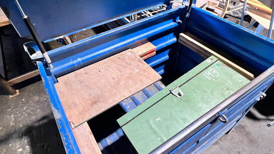 Metalcontainer med indhold