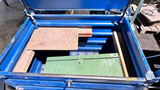 Metalcontainer med indhold