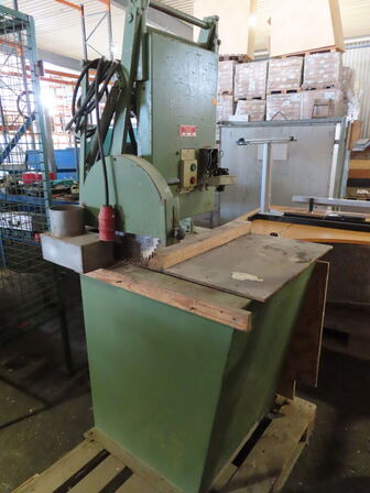 Hydraulisk profiljernssaks og stansemaskine