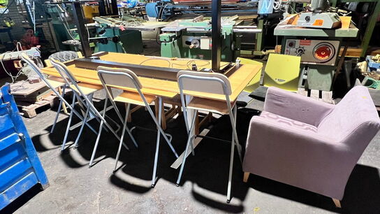 2 stk. hævesænkeborde med div. stole