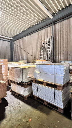 1 pl. hylder og låger, vælg selv mellem de paller der er tilbage