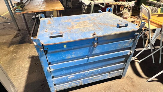 Metalcontainer med indhold