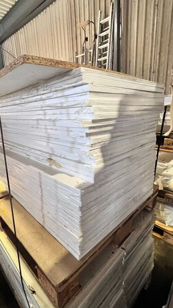 1 pl. hylder og låger, vælg selv mellem de paller der er tilbage