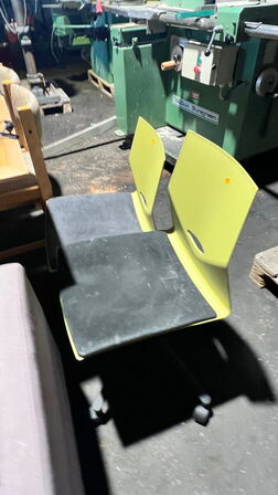 2 stk. hævesænkeborde med div. stole