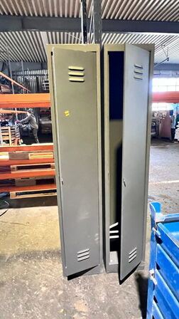 2 stk. mandskabsskabe