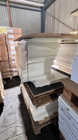 1 pl. hylder og låger, vælg selv mellem de paller der er tilbage