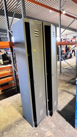 2 stk. mandskabsskabe