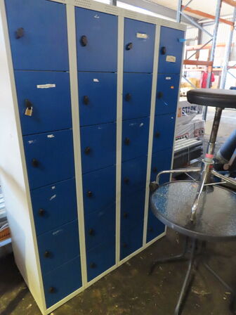 4 stk. garderobeskabe