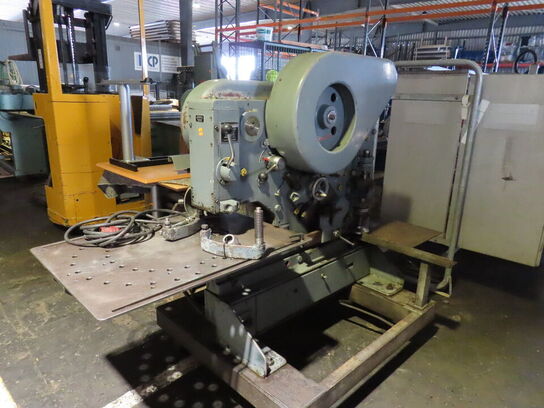 Profilstål-saks og stansemaskine