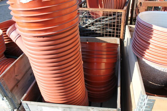 8 paller med 400 mm kloakfittings + 1 palle diverse ubrugt (uden paller)