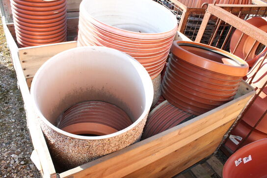 8 paller med 400 mm kloakfittings + 1 palle diverse ubrugt (uden paller)
