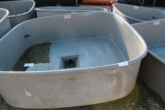 2 stk. Glasfiberkar 2x2x0,6m (velegnet til bade bassin eller havedam)