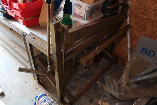 Arbejdsbord samt bukkemaskine