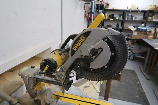 Kap/geringssav DEWALT DWS780-QS