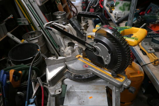 Kap/geringssav DEWALT DCS365