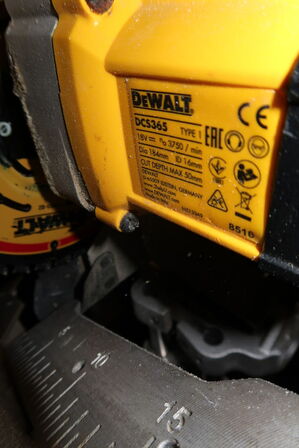 Kap/geringssav DEWALT DCS365