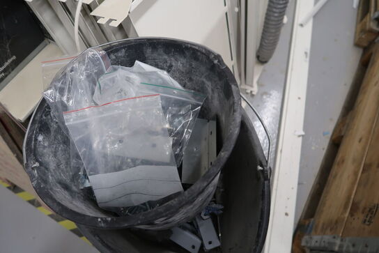 Div. Varelager, værktøj, døre m.m.