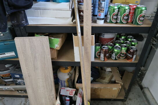 2 stk. lagerreoler med div. Varelager og værktøj