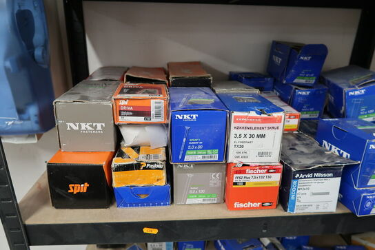 2 fag lagerreoler med div. Skruer m.m.