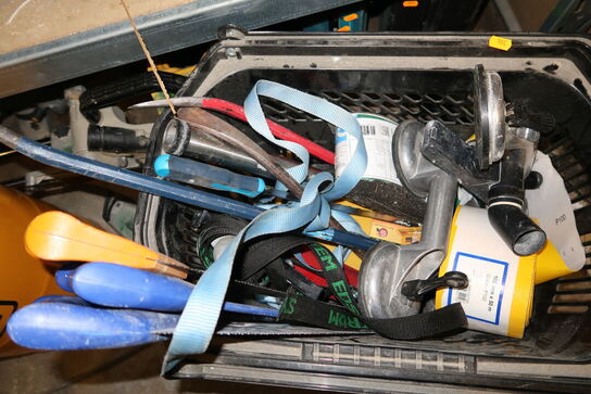 Murerspand samt indkøbskurv med div. Værktøj m.m.