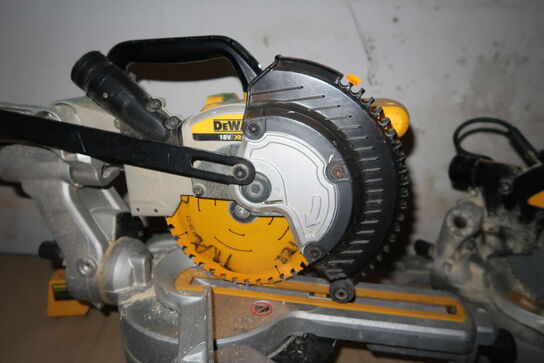 Kap/geringssav DEWALT DCS365