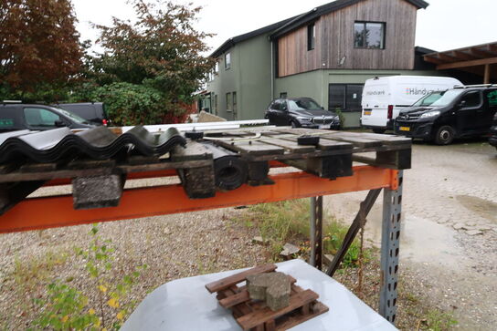 Div. Jernbjælker, tagsten, mursten m.m. 