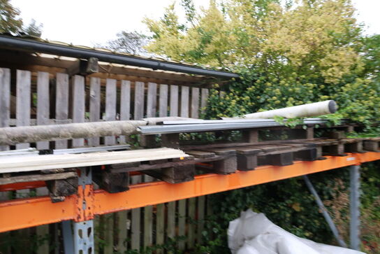 Div. Jernbjælker, tagsten, mursten m.m. 