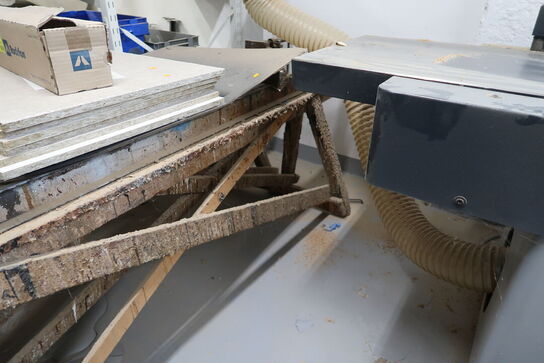 Div. Bukke med skruestikke m.m.