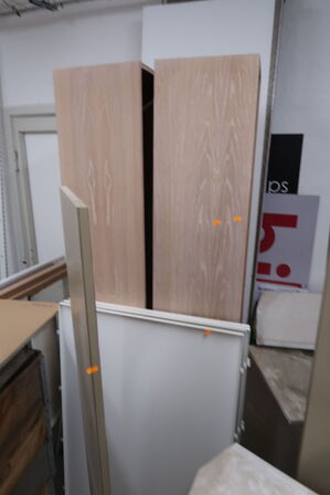 Div. Varelager, karme, reoler m.m.