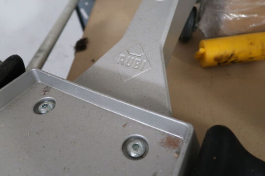 Fliselæggerstol RUBI