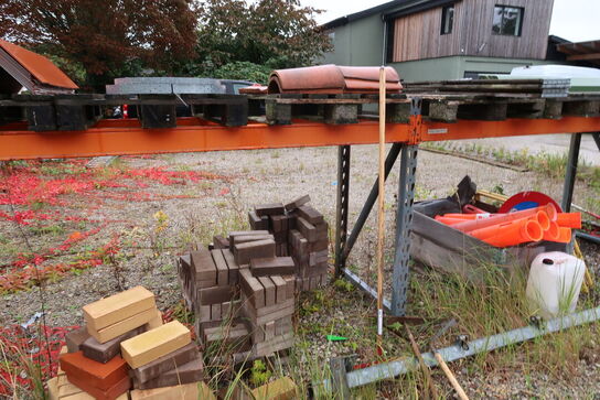 Div. Jernbjælker, tagsten, mursten m.m. 