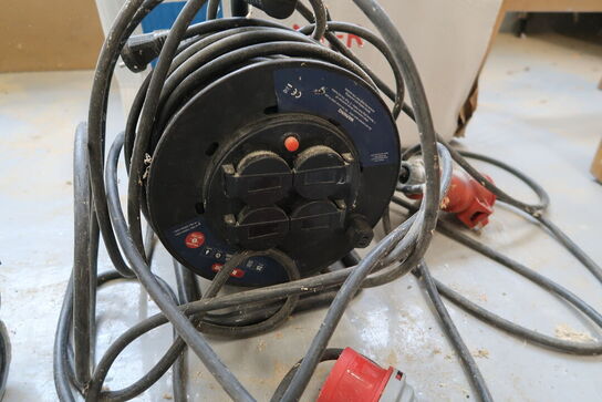 Kabeltromle samt forlængerledning