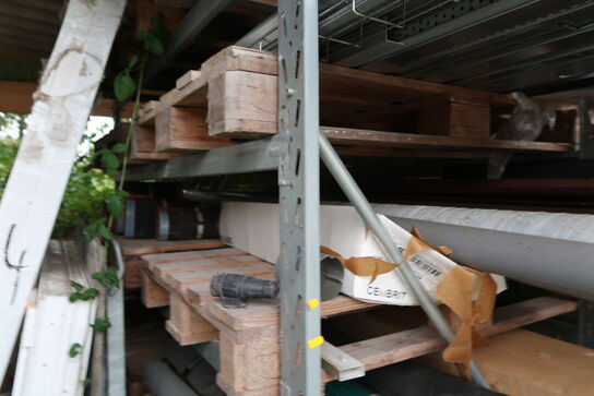 Reol med div. Varelager