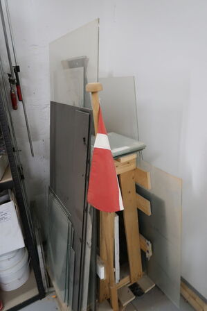 Stativ med div. Glas m.m.