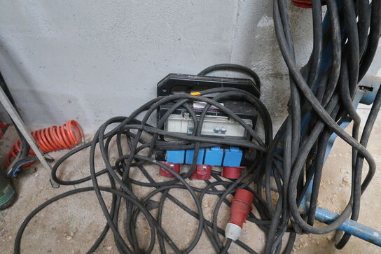 Byggepladstavle, forlængerledninger, kaffemølle m.m.